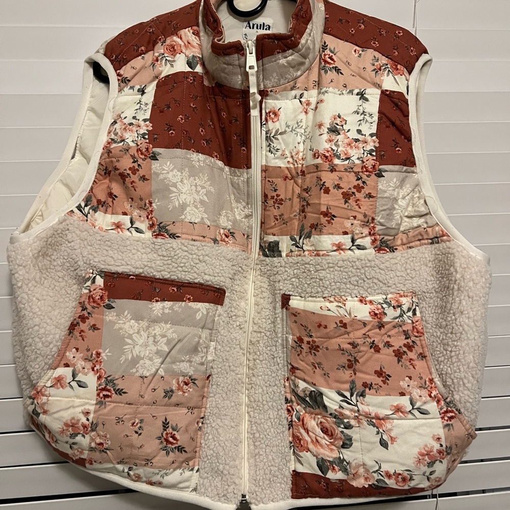 Arula Women's Patchwork Floral Vest Viral